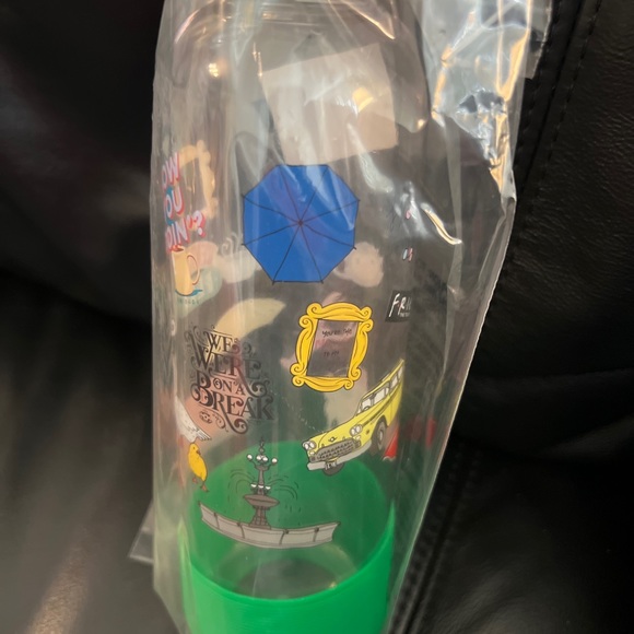 Sally Hansen friends Central perk TV show water bottle Limited edition NEW - Picture 4 of 4